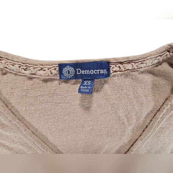 Democracy Tan W/gold Sparkle Tank with V-Neck and Tie Front Size XSmall - Picture 3 of 5